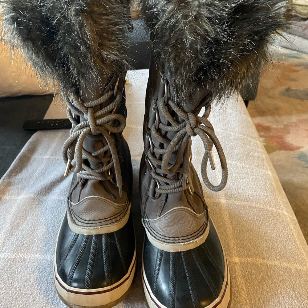 Sorel Women's Fur-Lined Winter Boots - Black and Brown